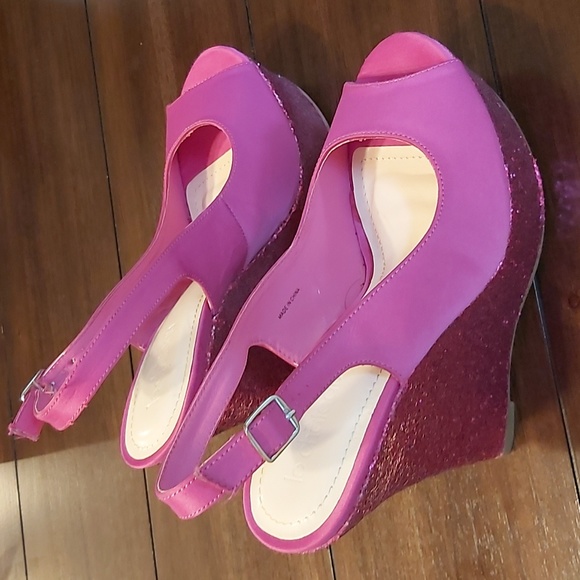 Le Chateau Fuchsia Glitter Wedges - Picture 2 of 4